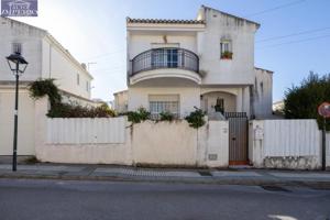 Chalet en venta en Albolote, Loma verde photo 0