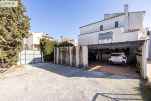 Chalet en venta en Albolote, Loma verde photo 0