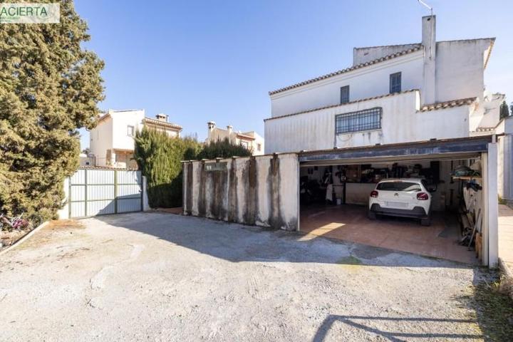 Chalet en venta en Albolote, Loma verde photo 0