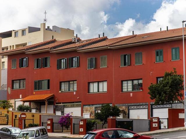 Adosada en venta en Santa Cruz de Tenerife, La Gallega photo 0