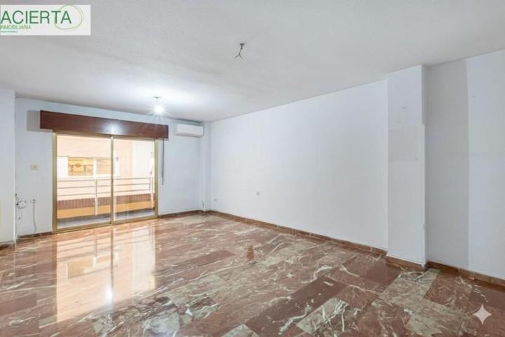Piso en venta en Granada, Constitucion photo 0