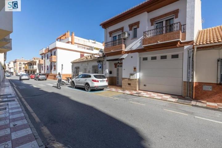 Adosada en venta en Churriana de la Vega, Zona Parque de San Roque photo 0