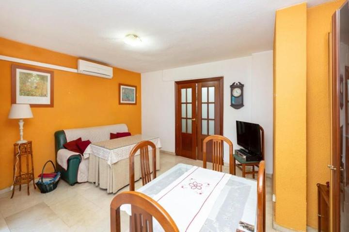 Piso en venta en Granada, Alhamar photo 0