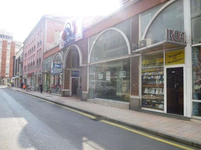 Local comercial en venta en Avilés photo 0
