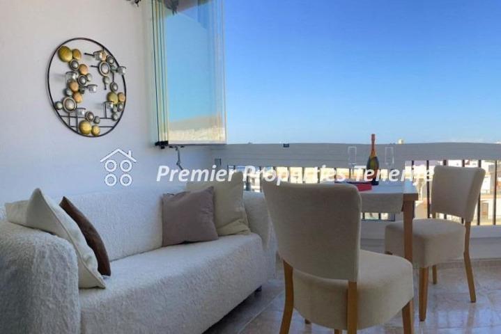 Apartamento en venta en Arona, Los Cristianos photo 0