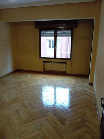 Piso en venta en Oviedo, Centro photo 0