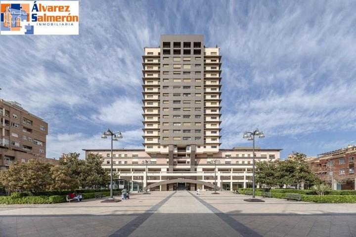 Piso en venta en Granada, Constitucion photo 0