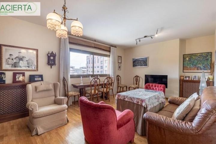 Piso en venta en Granada, Constitucion photo 0