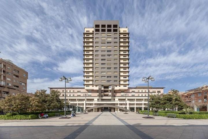 Piso en venta en Granada, Constitucion photo 0