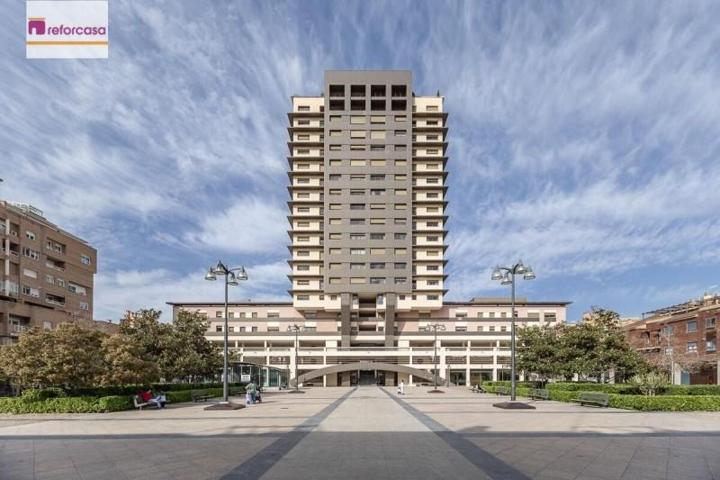 Piso en venta en Granada, Constitucion photo 0