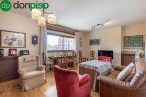 Piso en venta en Granada, Constitucion photo 0