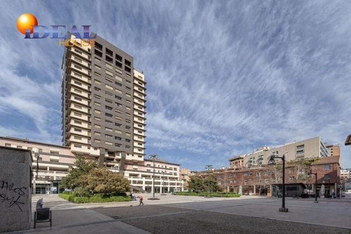 Piso en venta en Granada, Constitucion photo 0