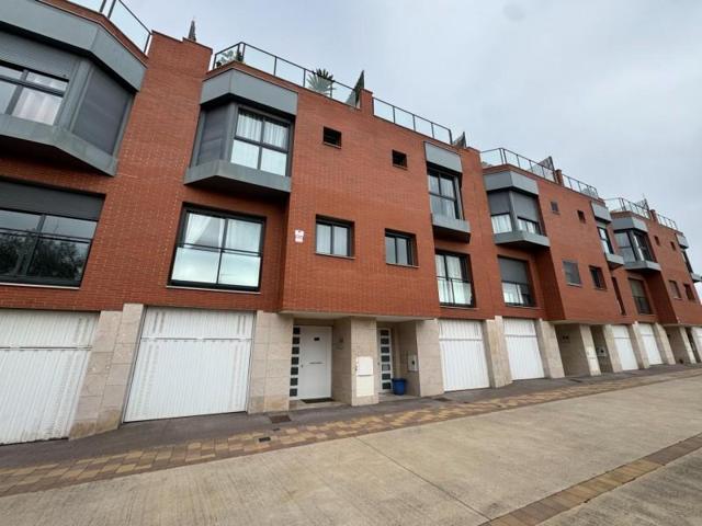 Adosada en venta en Sant Esteve Sesrovires, La beguda alta photo 0