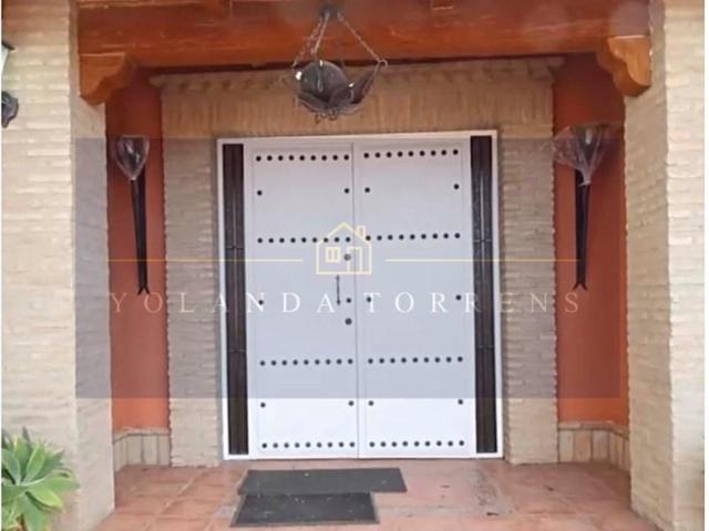 Chalet en venta en Carmona photo 0