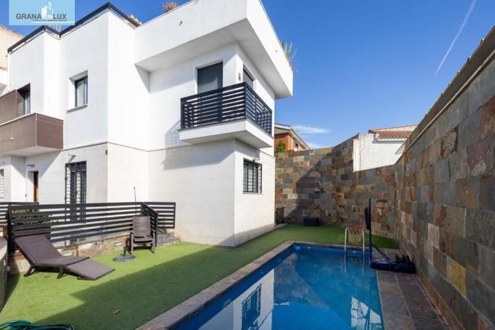 Chalet en venta en Huétor Vega, Avda. Doña Juana photo 0