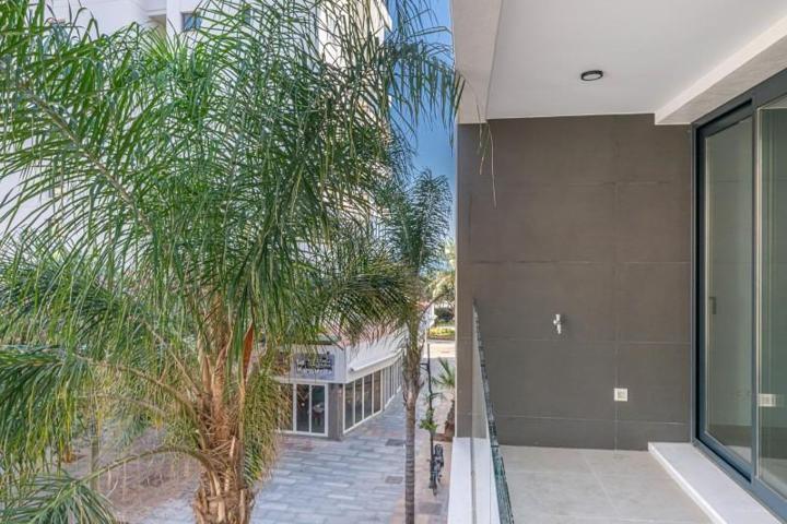 Apartamento en venta en Estepona, Puerto de Estepona photo 0