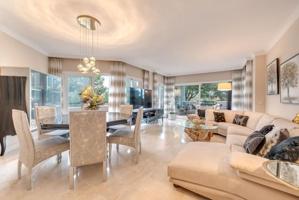 Apartamento en venta en Elviria, Elviria photo 0