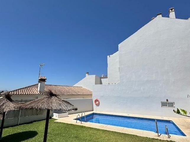 Bungalow en venta en Fuengirola, Los Pacos photo 0