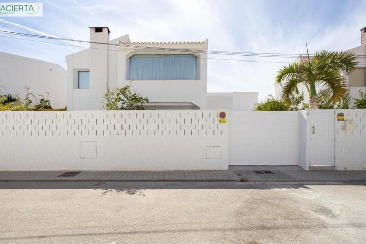 Chalet en venta en Calahonda, Calahonda photo 0