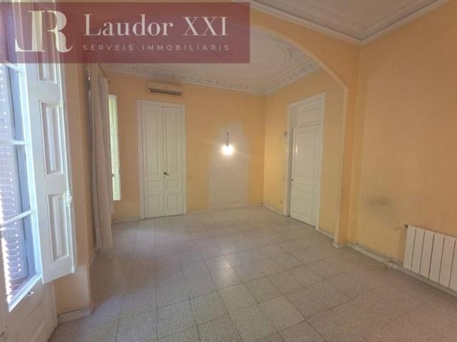 Piso en venta en Barcelona photo 0