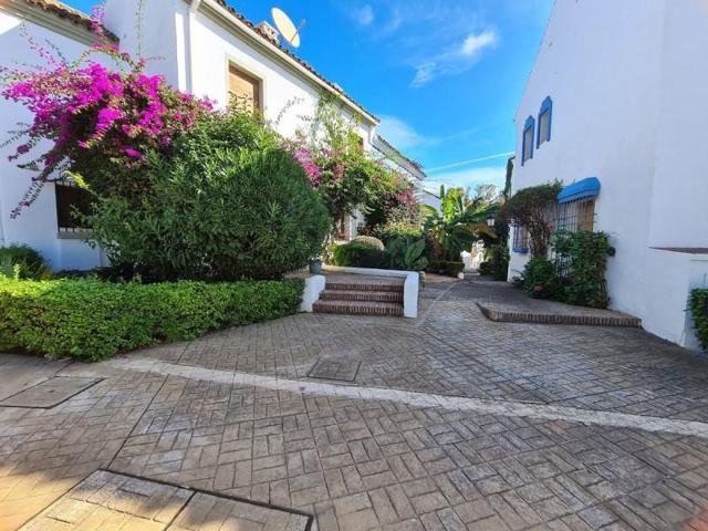Casa en venta en Estepona, Nueva Atalaya photo 0