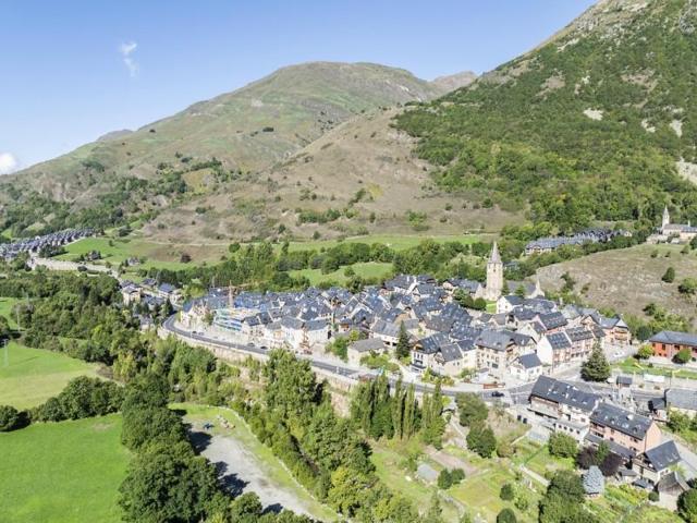 Casa en venta en Naut Aran photo 0