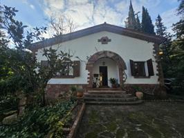 Casa con terreno en venta en Castellví de Rosanes, Poble photo 0