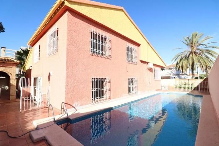 Chalet en venta en Orihuela Costa, Cabo Roig photo 0