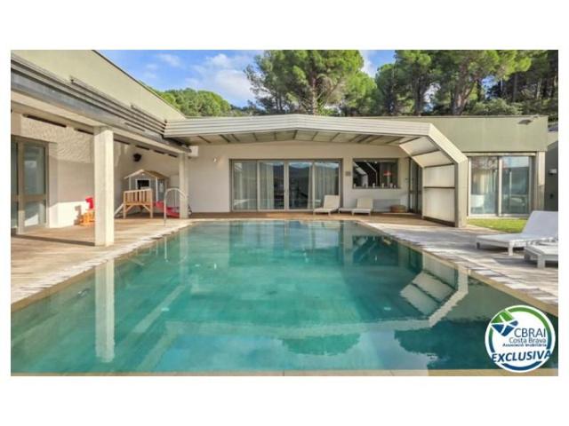 Chalet en venta en Borrassà photo 0