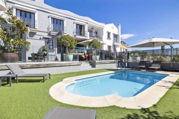 Casa en venta en Benahavís, Benahavís photo 0