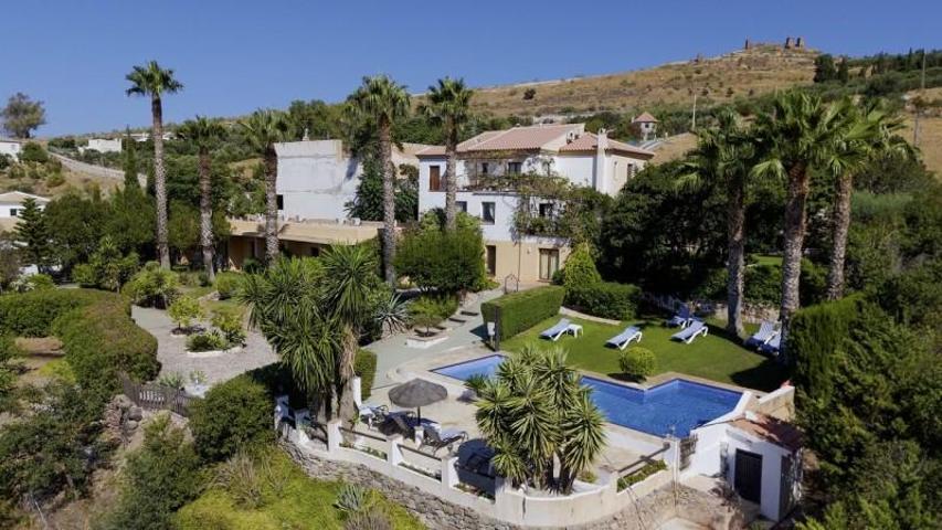 Local comercial en venta en Alcaucín, South of spain photo 0