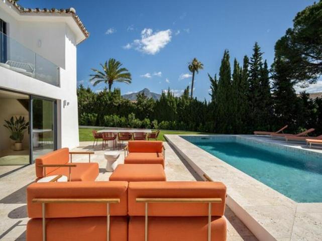 Chalet en venta en Marbella, Nueva Andalucia photo 0