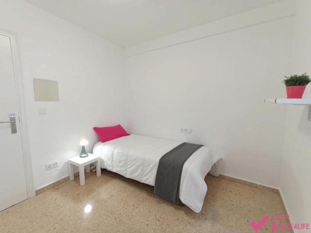 Habitación en alquiler en Burjassot, Carrer Cervantes, 46100 photo 0