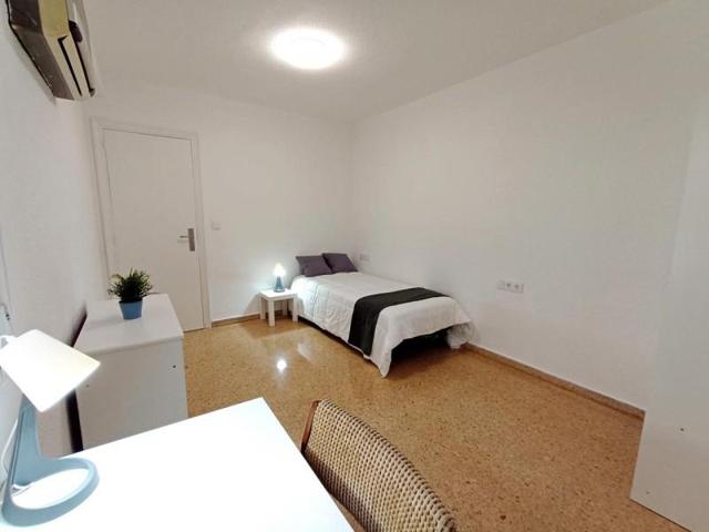 Habitación en alquiler en Burjassot, Carrer Cervantes, 46100 photo 0