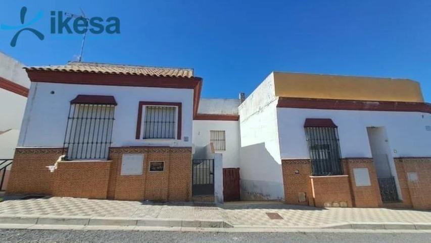 Adosada en venta en Escacena del Campo, Centro photo 0