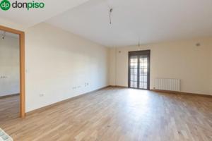 Piso en venta en Zubia, Centro photo 0