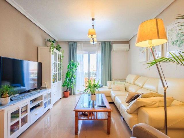 Apartamento en venta en Torrevieja, Torrevieja photo 0