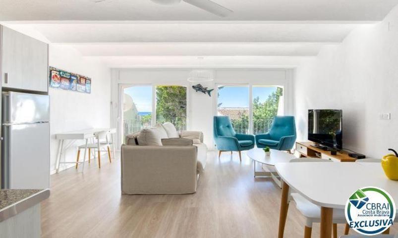 Apartamento en venta en Roses, Canyelles photo 0