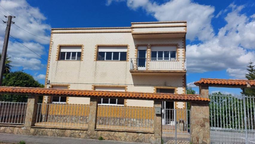 Casa en venta en Boiro, Boiro photo 0