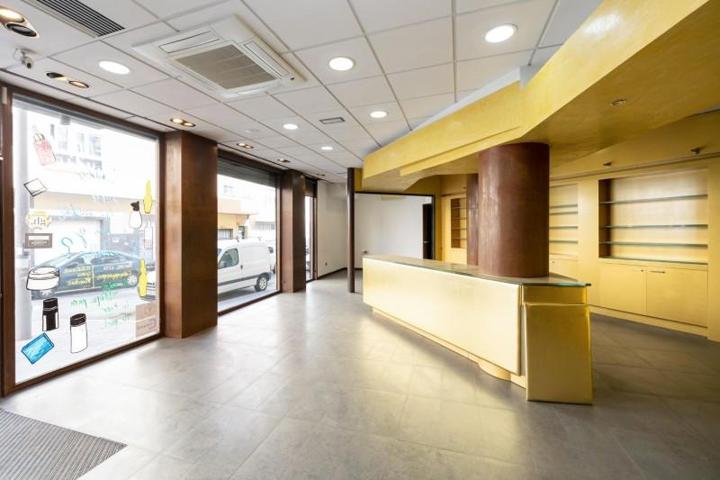 Local comercial en venta en Granada, Caleta photo 0