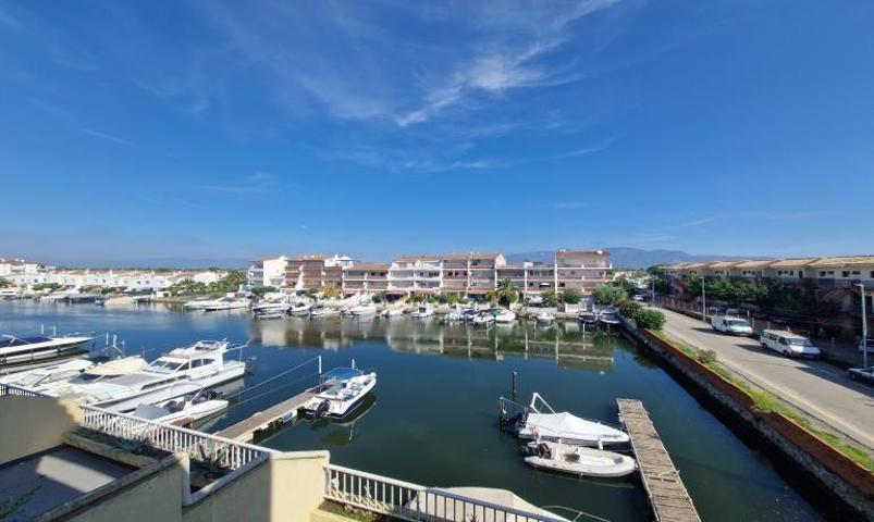 Apartamento en venta en Empuriabrava, Port Emporda photo 0