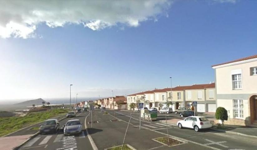 Adosada en venta en Granadilla de Abona, San Isidro photo 0