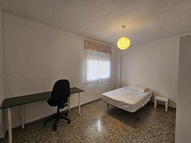 Habitación en alquiler en Granada, Calle Aristoteles, 18014 photo 0