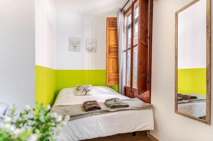 Habitación en alquiler en Granada, Calle Mirasol, 18009 photo 0