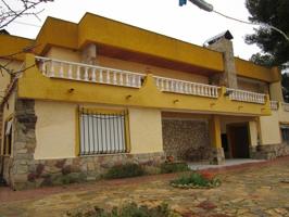 Chalet en venta en Yecla photo 0
