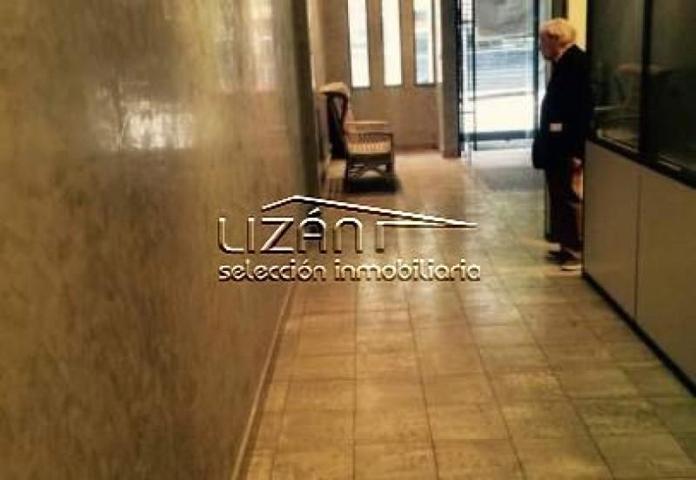 Local comercial en venta en Oviedo, Oviedo photo 0