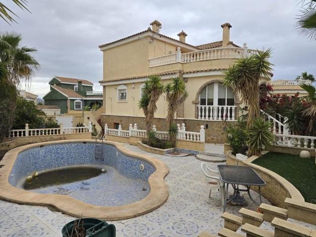 Chalet en venta en Monforte del Cid photo 0