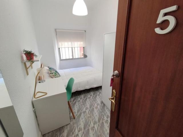 Habitación en alquiler en Granada, Cuesta Molinos, 18008 photo 0