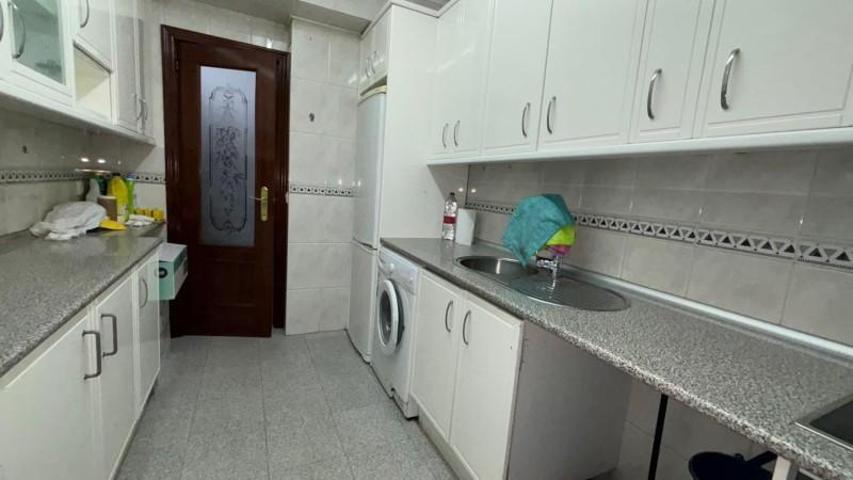 Habitación en alquiler en Sevilla, El Juncal photo 0