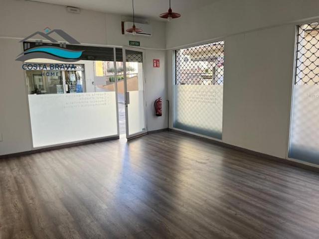 Local comercial en alquiler en Palamós, CENTRE photo 0